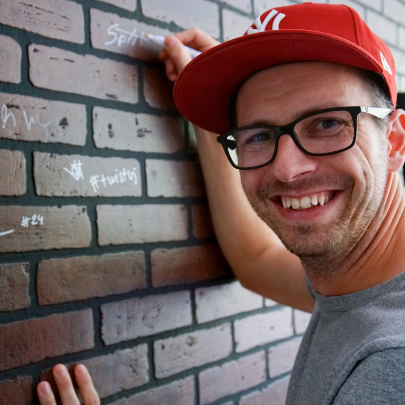 Obrázek epizody JÁN ILAVSKÝ - Beat Saber a VR, jak přežít mega úspěch, co ho motivuje k práci?