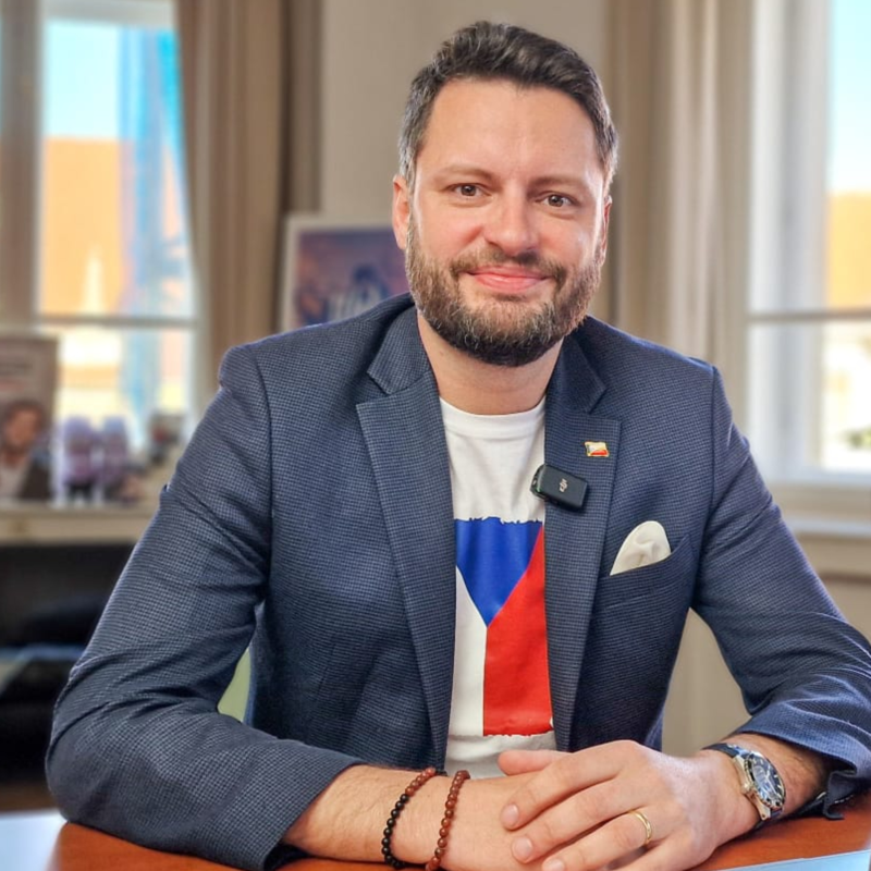 Obrázek epizody Další privatizace? Fiala chce rozprodávat státní majetek. Rakušan a jeho lži. | Čau Praho! #80