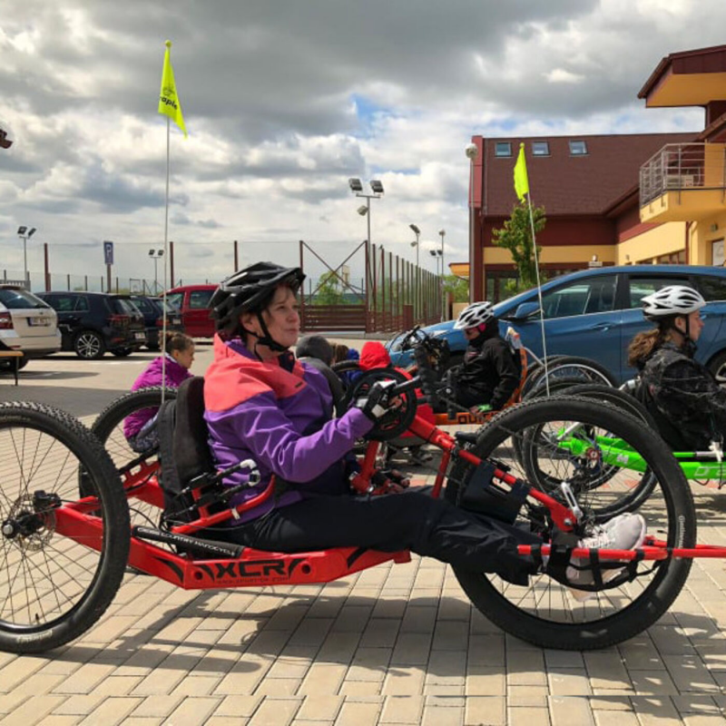 Obrázek epizody 17] Lucie Gachi | Handbike pro neuvěřitelnou mamku Lucku