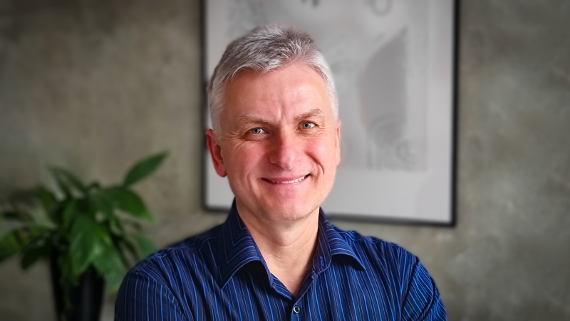 Obrázek epizody Století 21 #25 - Petr Adame - "Manželství je něco jako bezpečný přístav, kde nám bude dobře." Rozhovor nejen o manželství, ale také o rozvodech, nebo proč je dobré se na manželství připravovat.