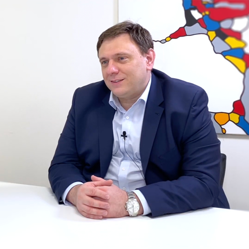 Obrázek epizody 8 z 10 Čechů bydlí ve vlastním. Jak bude bydlet nejmladší generace?