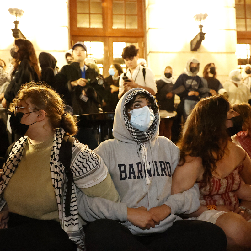 Obrázek epizody Zastrašit a vyděsit. Ekonomika i univerzity zakoušejí Trumpovu oblíbenou metodu