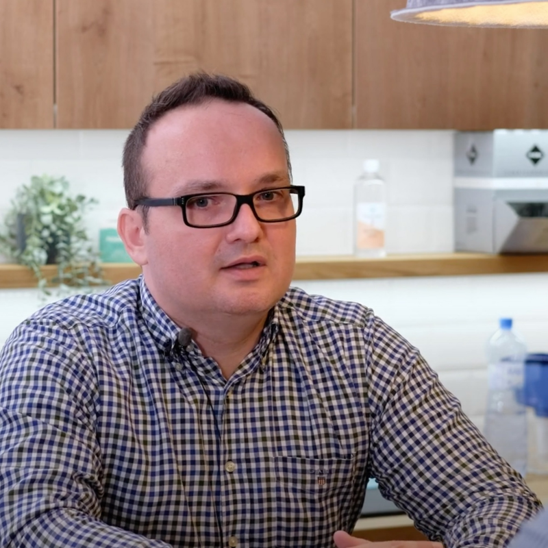 Obrázek epizody Hotel bez recepčního? Koronavirus mění trh práce. Jak se v něm neztratit, radí hledač talentů