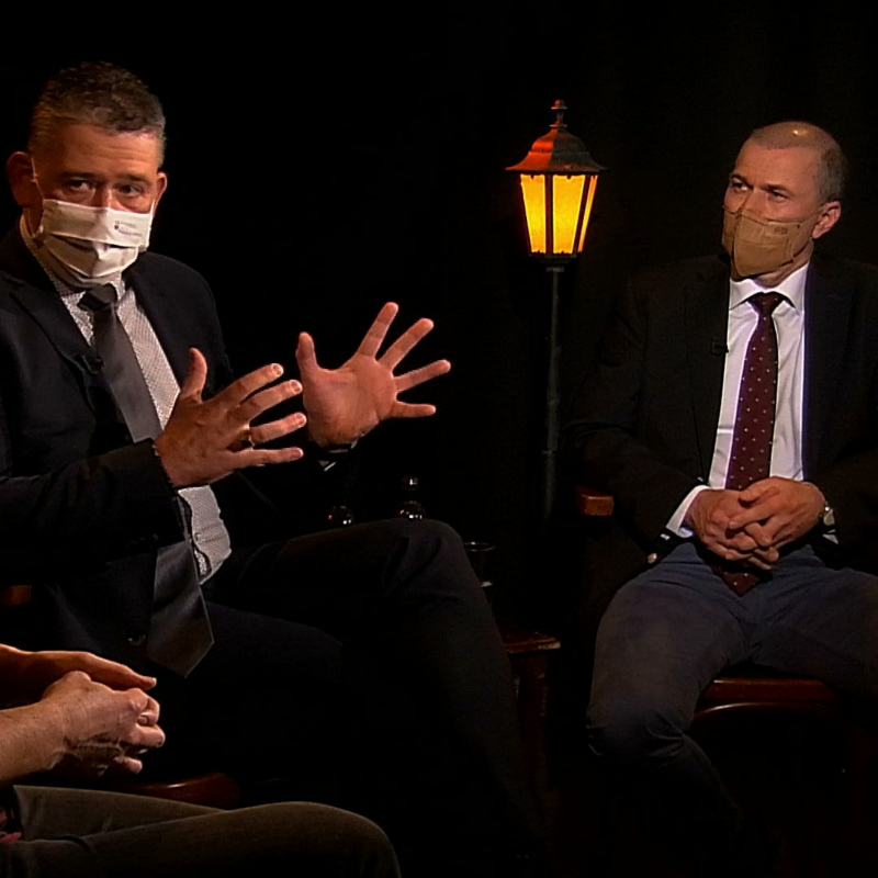 Obrázek epizody .pod lampou s ministrom vnútra a šéfom polície: Máme na porážku mafiánskeho štátu?