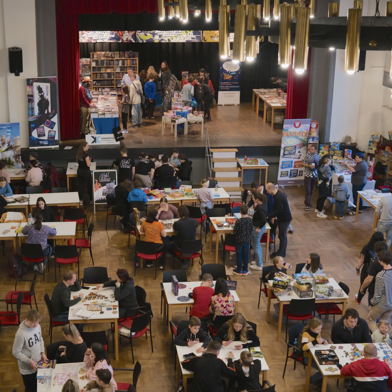 Obrázek epizody Kulturní výběr na duben s Tomášem Liznou: pozvánka na BozaCon