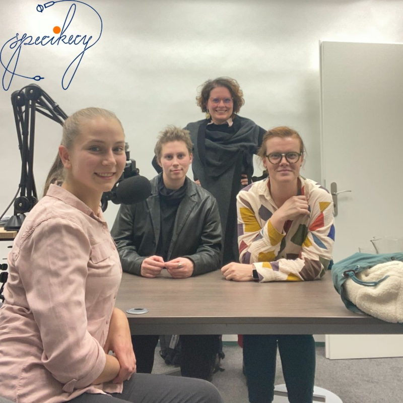 Obrázek epizody V pubertě by bylo fajn potkávat někoho s podobnou zkušeností - o jinakosti v sourozeneckých vztazích