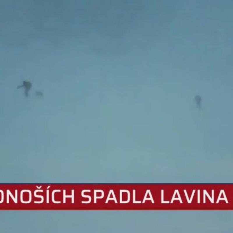 Obrázek epizody Dvě laviny v Krkonoších. Záchranáři pátrají po zavalených lidech, pomáhají i vrtulníky