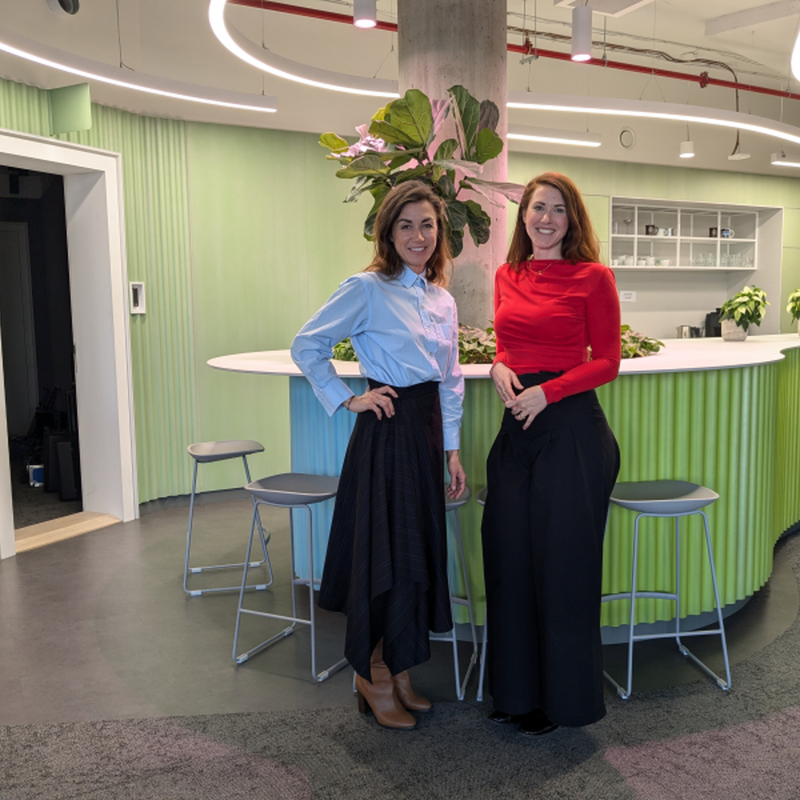 Obrázek epizody "A tohle všechno vám dali lidi zadarmo?" S organizací Moment o rychlé módě i udržitelnosti.