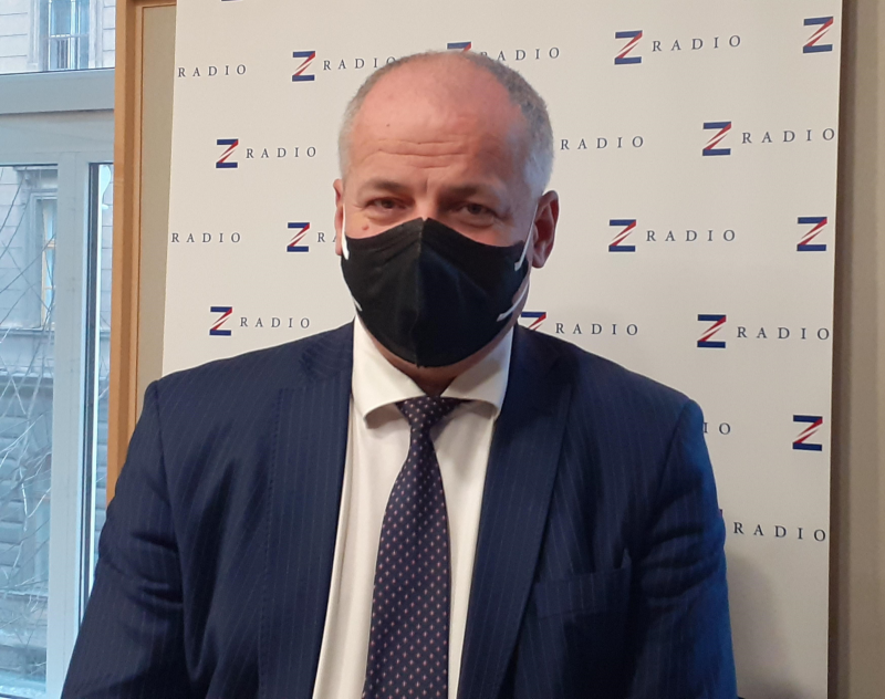 Roman Prymula: Možná by stálo za to udělat jakousi tlustou čáru a říct si, která opatření jsou nezbytná a výrazně je zjednodušit. Je to o tom, abychom dodržovali různé distance a nosili respirátory