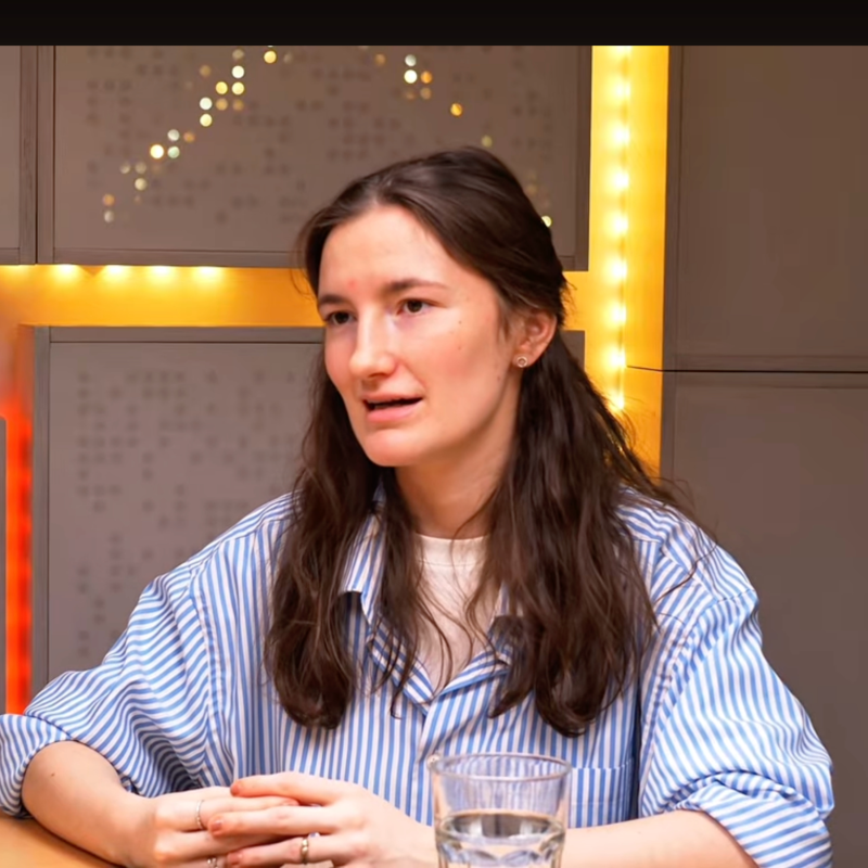 Obrázek epizody „Proč bych měla vůbec chtít být sexy?“ O feministickém přístupu (nejen) k erotickému prádlu s Karolínou ze Sheio