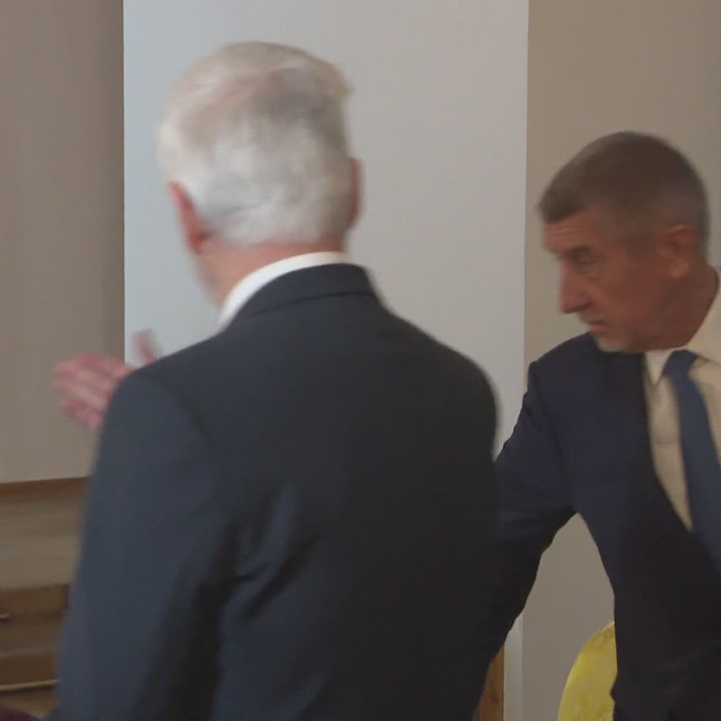 Obrázek epizody Korecký: Motoristé mají proti Pavlovi řadu zbraní. V Praze by se plnila náměstí, namítl Jelínek