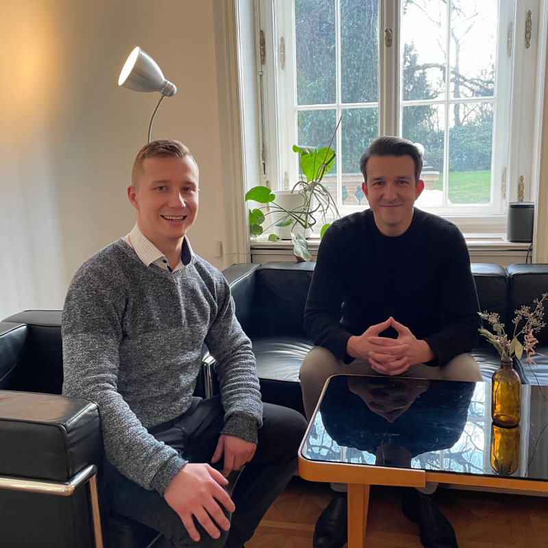 Obrázek epizody A2A platby s country managerem kevin. Radoslavem Tomašiakem