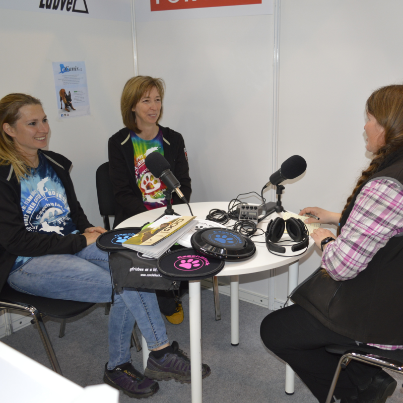 Obrázek epizody eCanis – rozhovory z FOR PETS 2022 – rozhovor Míšou a Yvonou Androvou o dogfrisbee