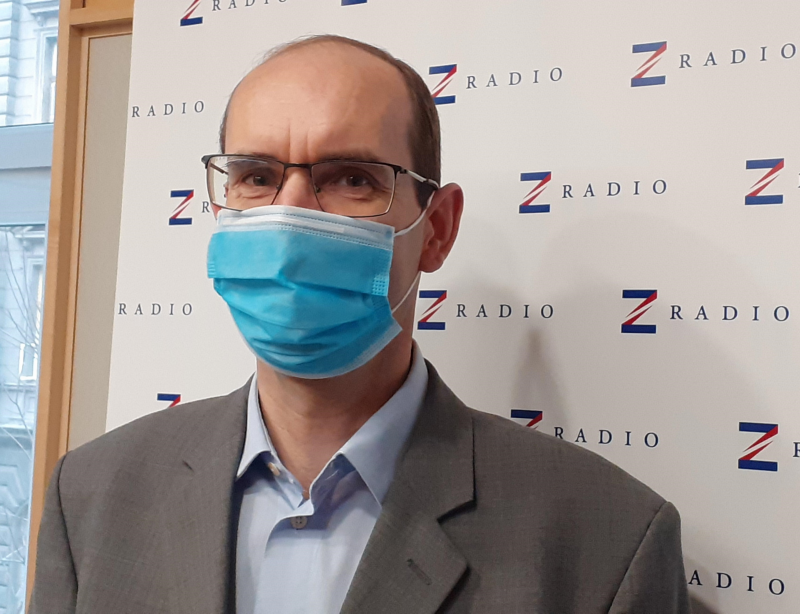 Obrázek epizody Plánujeme výzkum zjišťující neuro-psychiatrické příznaky u osob, které prodělaly covid. Chceme zjistit, jestli virus způsobuje i poruchy mozkové činnosti nebo třeba periferních nervů, říká profesor Aleš Bartoš