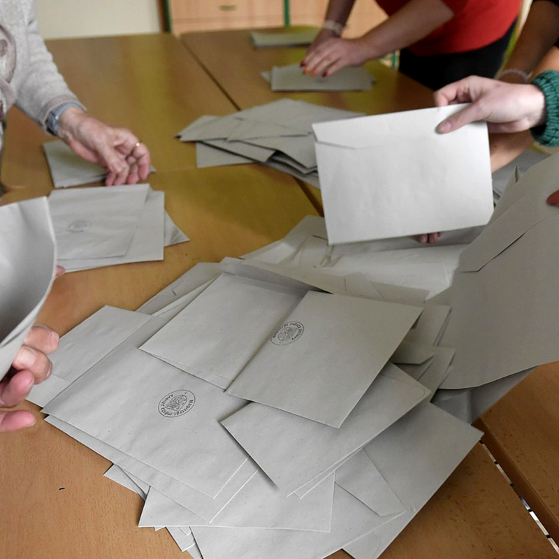 Obrázek epizody Zájem o korespondenční volbu je překvapivě nízký. Naděje vlády ani obavy opozice se tak nejspíš nenaplní