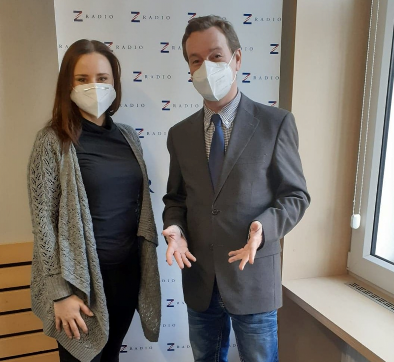 Obrázek epizody Dobře se imitují silné osobnosti, není to jen o hlase ale třeba i o chování. Premiér Babiš má různé polohy hlasu a tam se mám čeho chytnout, říká imitátor Petr Jablonský