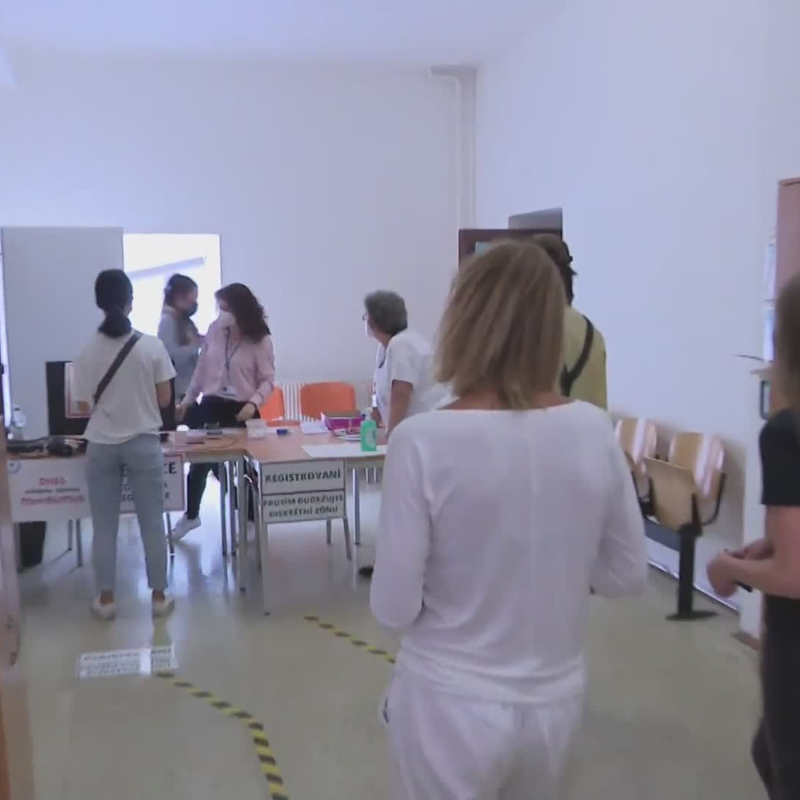 Obrázek epizody Téměř tisícovka českých lékařů podepsala petici proti povinnému plošnému očkování