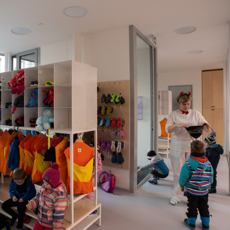 Obrázek epizody Nikdo nemůže nutit učitelku, aby brala plačící děti rodičům z náručí. Jak zvládnout nástup do školky