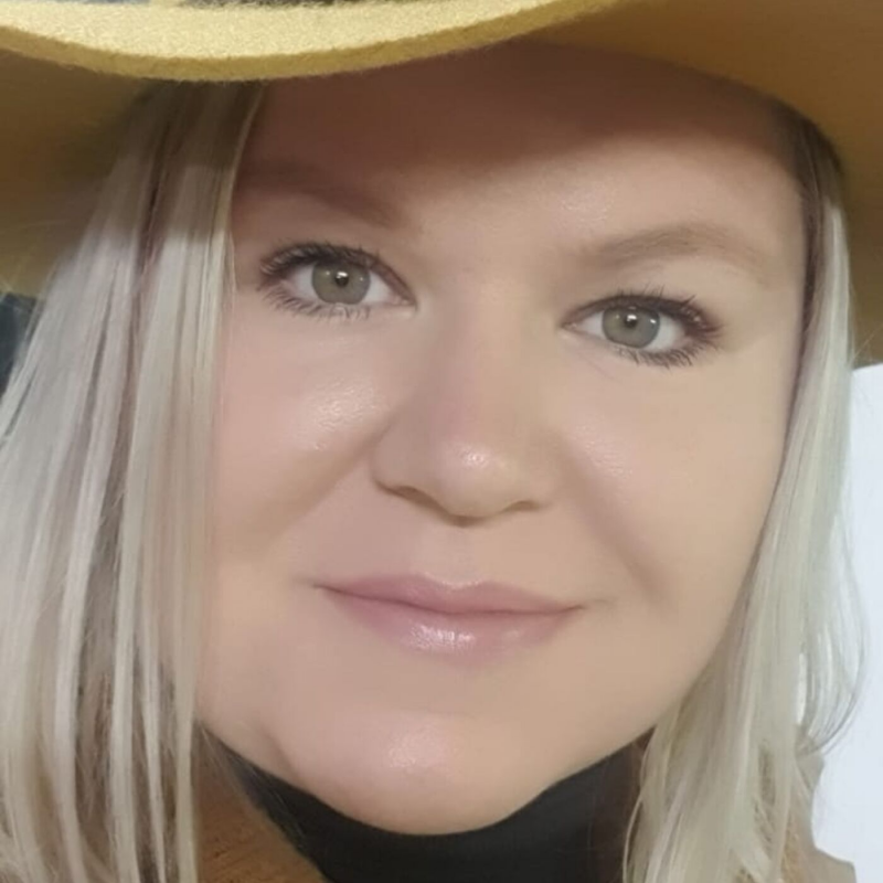 Obrázek epizody #54 O Řecku, krajanech, vlasti, slovy Lenky Kanellia, prezidentky České asociace a spoluzakladatelky "Krajánka ve světě"