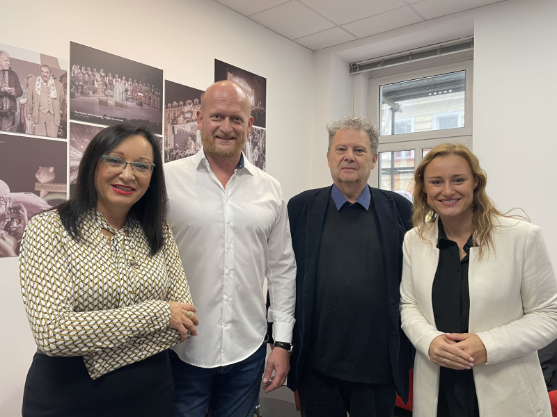 Obrázek epizody S Nadací Život umělce o pomoci hercům v nouzi i o tom, kdo pečuje o hroby slavných