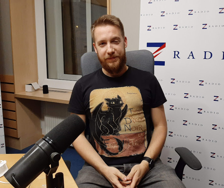 Obrázek epizody Daniel Pražák: Naprosto chápu, že některé děti distanční výuku nedávají. Je to nestandardní situace a proto je normální, že v ní probíhají nestandardní věci