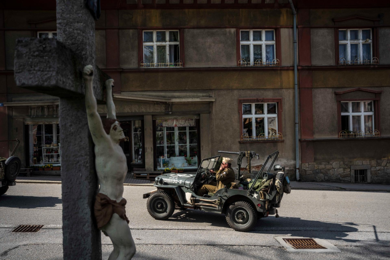 Obrázek epizody Zažít České peklo. Jak si Češi v uniformách SS nebo U.S. Army vyřizují účty s dějinami