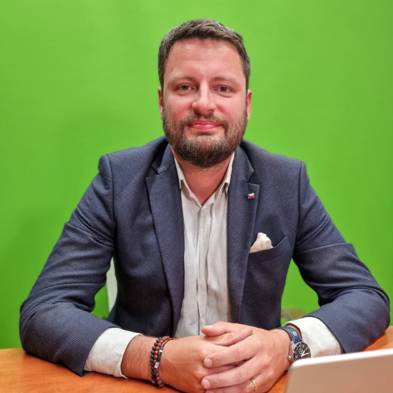 Obrázek epizody 150 milionů. Zlatý byznys ODS. Stojí na správné straně (svých kamarádíčků) | Čau Praho #145