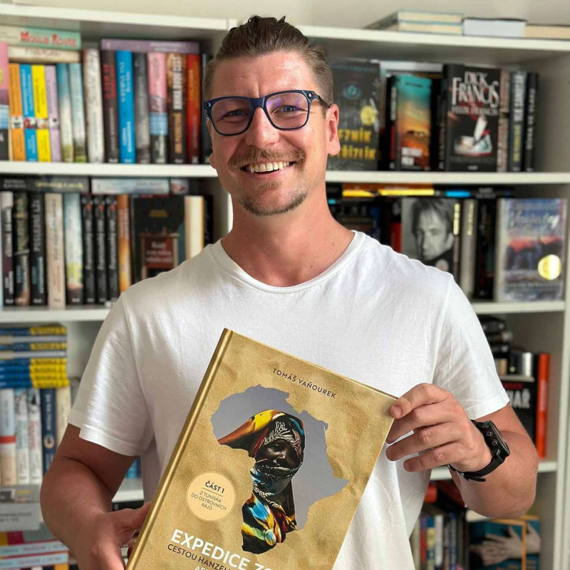 Obrázek epizody Cestovatel Tomáš Vaňourek: Chce poznávat a objevovat, k H + Z vzhlíží a říká jim "kluci"