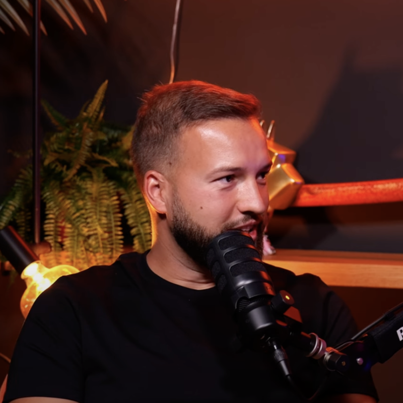 Obrázek epizody 40: "ZAVŘELI MĚ VE ŠVÝCARSKU" - Všechno co dělám, dělám pro auta. JackobFX ep40