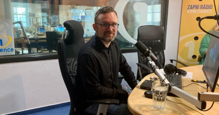 Obrázek epizody Mikuláš Peksa: Šifrovaný telefon je v pořádku. Problém je, když ho od někoho dostanete