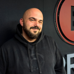 Obrázek epizody Šéfredaktor Nova.cz Vedran Kovačević: Pro účastníky reality show jsme pojítkem s normálním světem, herecké hvězdy nesnášejí klišoidní otázky