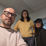 Obrázek epizody Odvážné palce 23/10/2025: Bugonia, Něco za něco, Autobus naděje, Pohled do slunce, Slyšíš mě? a plno dalších