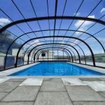 Obrázek epizody Když terasa nebo bazén dostane střechu. Vše, co potřebujete vědět o zastřešení bazénu, teras a bioklimatických pergolách