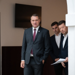 Obrázek epizody Neviditelní ministři, viditelný Vondráček a Rajchl. Jak jde SPD vládní angažmá