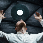 Obrázek epizody Festival UP: „Město je jako jeviště, publikum aktivním partnerem a cirkus je umění, které nám pomáhá obývat svět jiným způsobem“