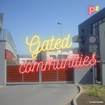 Obrázek epizody VII/38. Gated communities (P²)