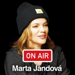 Obrázek epizody Marta Jandová ON AIR: „Máma hrozila tátovi, že jestli mi nenapíše písničku, osloví Michala Davida.”