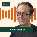 Obrázek epizody Humor jako zbraň proti nekonečnému zdroji blbosti. Režisér Petr Zelenka v podcastu Zdroje tu jsou