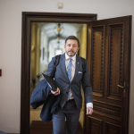 Obrázek epizody Ve sněmovně přestávají platit nepsaná pravidla. Z nezvolení místopředsedou ale Rakušan může těžit