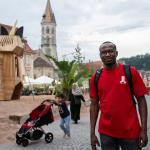 Obrázek epizody Před deseti lety Německo otevřelo náruč uprchlíkům. Skončilo to selháním nebo úspěchem?