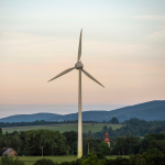 Obrázek epizody Populisté vyrazili proti větru. Jak se z odporu proti větrníkům za vsí rodí politická síla