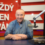 Obrázek epizody Host Lucie Výborné: Díky Webbovu teleskopu můžeme objevit planetu vhodnou pro život do 10 let, věří astronom