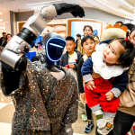Obrázek epizody Práci lidem nevezmou AI a roboti, ale technologické firmy. Pomůže zdanění a nepodmíněný příjem?