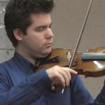 Obrázek epizody Mladý mostecký houslista se narodil v Jeruzalémě, hraje na velmi starý nástroj a na město nedá dopustit.