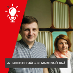 Obrázek epizody #7: DR. MARTINA ČERNÁ a DR. JAKUB DOSTÁL: Česko s dobrovolnictvím počítá