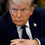 Obrázek epizody Trump chtěl Kanadě zabránit v obchodu s jinými velmocemi. Dosáhl ale opaku a těžit z toho bude Čína