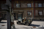 Obrázek epizody Zažít České peklo. Jak si Češi v uniformách SS nebo U.S. Army vyřizují účty s dějinami