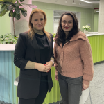 Obrázek epizody “Nový cirkus můžou přijít zkusit babičky, dědečkové i handicapovaní.” S organizací CIRQUEON o tom, jak cirkus mění lidem životy a pomáhá i sociálně slabým.