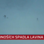 Obrázek epizody Dvě laviny v Krkonoších. Záchranáři pátrají po zavalených lidech, pomáhají i vrtulníky