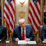 Obrázek epizody Írán má teď navrch. Trump si musí vybrat mezi špatnými a riskantními možnostmi